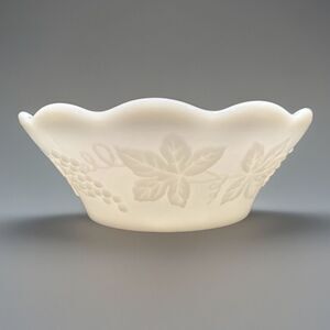 Indiana Milk Glass white Colony Harvest Grapes leaves Serving Bowl 8.5” vintage